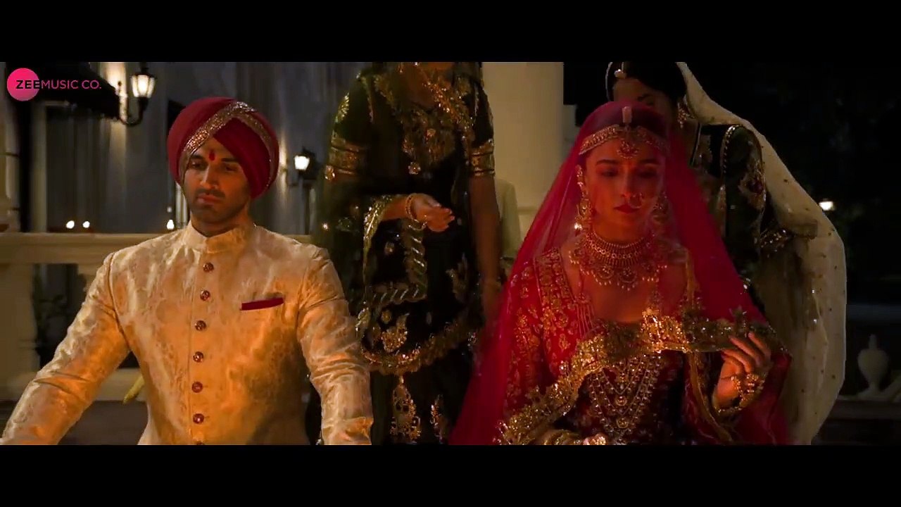 kalank_first_class_varun_dhawan_alia_bhatt_kiara_arijit_singh_pritam_amitabh_abhishek_p3HR9QDMj18_720p
