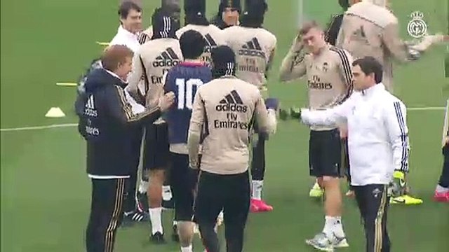 Sergio Ramos se enfundó la camiseta de Bryant en el minuto de silencio antes del entrenamiento