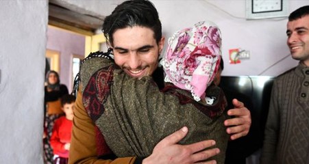 Enkaz altındaki çifti kurtaran Suriyeli Mahmud ve ailesine vatandaşlık verilecek