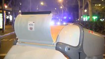 Manifestantes radicales cortan varias calles del centro de Barcelona quemando contenedores
