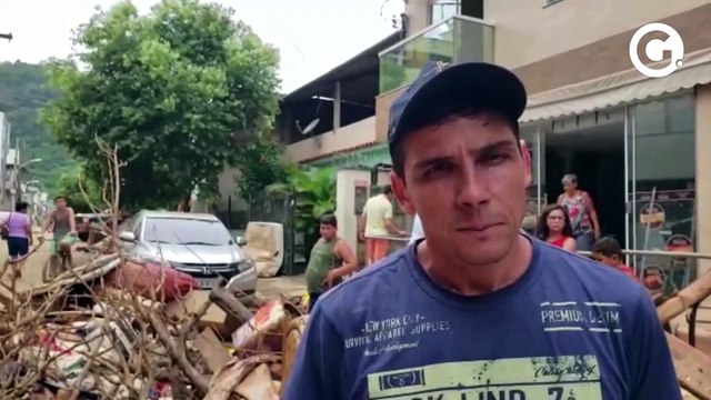 Chuva espalha entulho em rua de Castelo