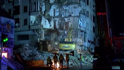 Elazığ icadiye mahallesi'ndeki risk oluşturan binanın yıkımı devam ediyor - 3