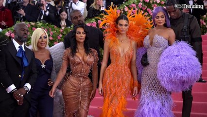 Download Video: Desde un vestido de carne hasta un candelabro: los 'looks' más extravagantes de famosos en alfombras rojas