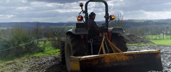 CYRILLE, AGRICULTEUR, 30 ANS, 20 VACHES, DU LAIT, DU BEURRE, DES DETTES Film