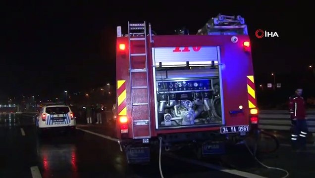 Fatih Sultan Mehmet Köprüsü Girişinde Otomobil Alev Alev Yandı