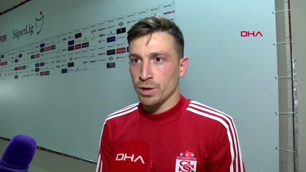 Spor futbolculardan depremzedeler için örnek davranış