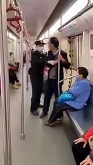 شاهد.. تنفيذ عقوبات مشددة ضد أي شخص لا يرتدي كمامة في الصين