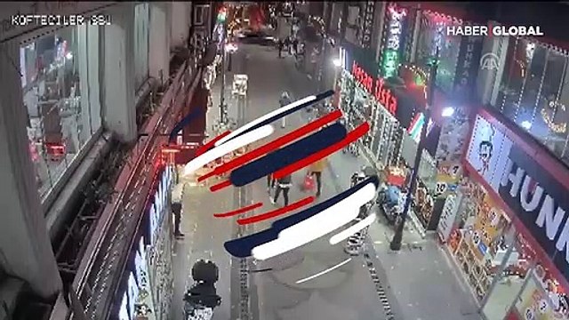 Deprem felaketinde binaların yıkılma anı böyle görüntülendi