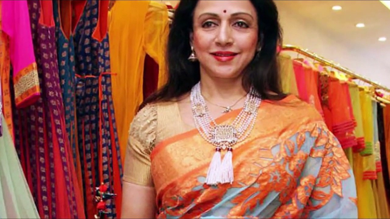 हेमा मालिनी की दोनों बहुएं दिखती हैं सनी लियोन से(720P_HD)