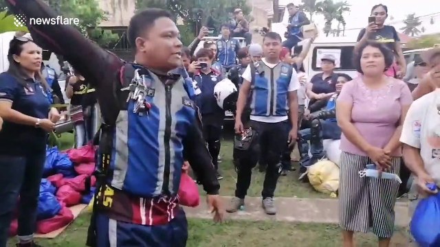 Moment boyfriend proposes while delivering aid to residents evacuated from Philippines' Taal volcano