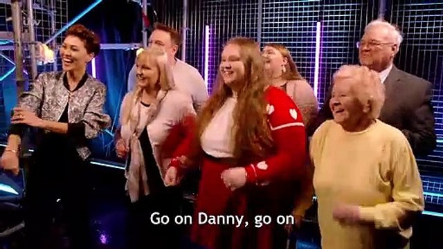 Lors de l’audition pour The Voice Kids UK, Jacob Norton séduit les juges avec sa voix grave.