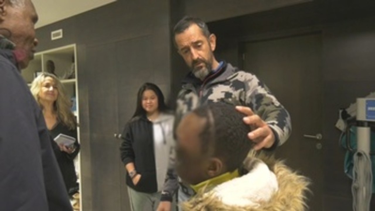 Operan con éxito a niño de 10 años con un tumor más grande que su cabeza
