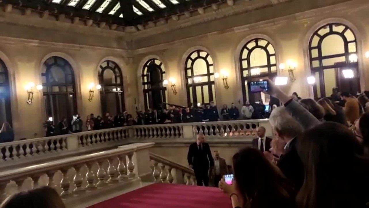 Junqueras, Turull, Romeva, Forn y Rull llegan al Parlament al grito de 'Libertad'