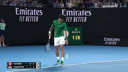 Raonic peut aussi faire dans la finesse : ce passing de revers slicé a laissé Djoko impuissant