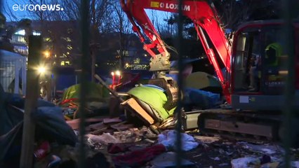 Desalojo de más de 1.400 migrantes de un campamento ilegal en París