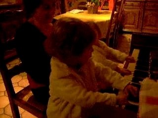 1ère leçon de piano, attention les oreilles