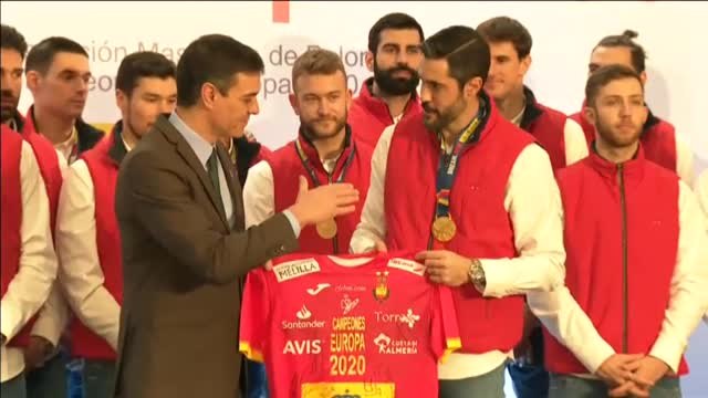 Pedro Sánchez recibe a los 'Hispanos'