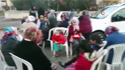 Akhisarlılar acil toplanma alanlarına akın ediyor