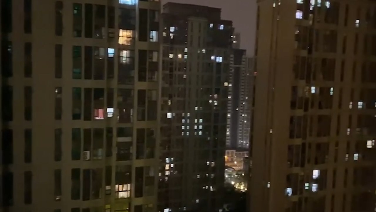 Wuhan residents chant ‘Keep it up, Wuhan’ out of their windows to boost morale