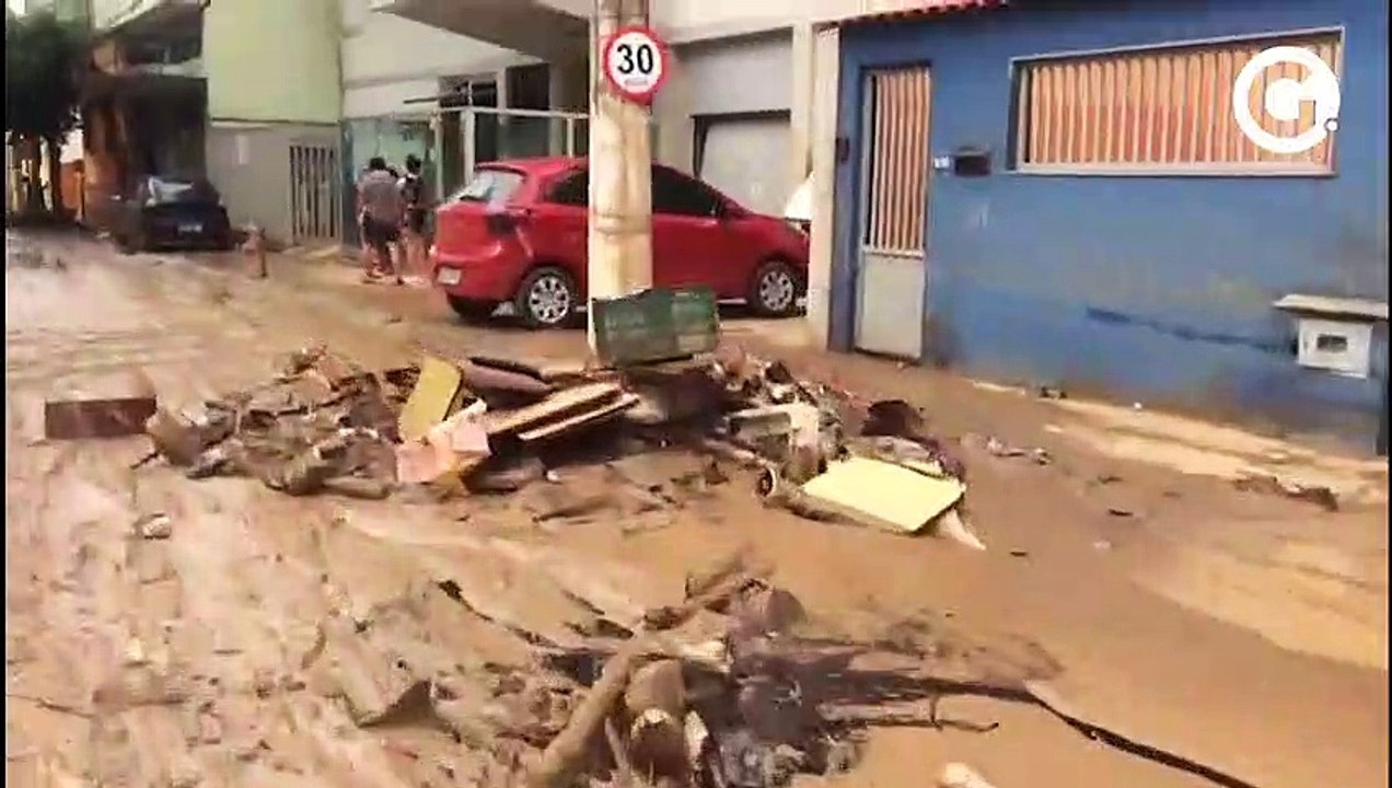 Ruas de Cachoeiro de Itapemirim após fortes chu...