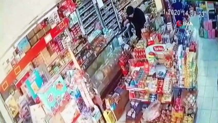 Manisa Kırkağaç'taki deprem anı kamerada !