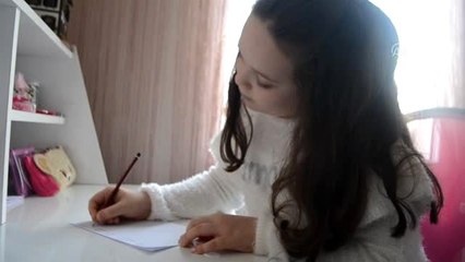 9 yaşındaki Nazlı depremzedelere harçlığını gönderdi