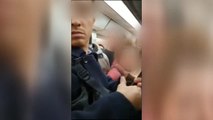 Dos carteristas intentan robar a un grupo de chicos con síndrome de Down en el metro de Barcelona