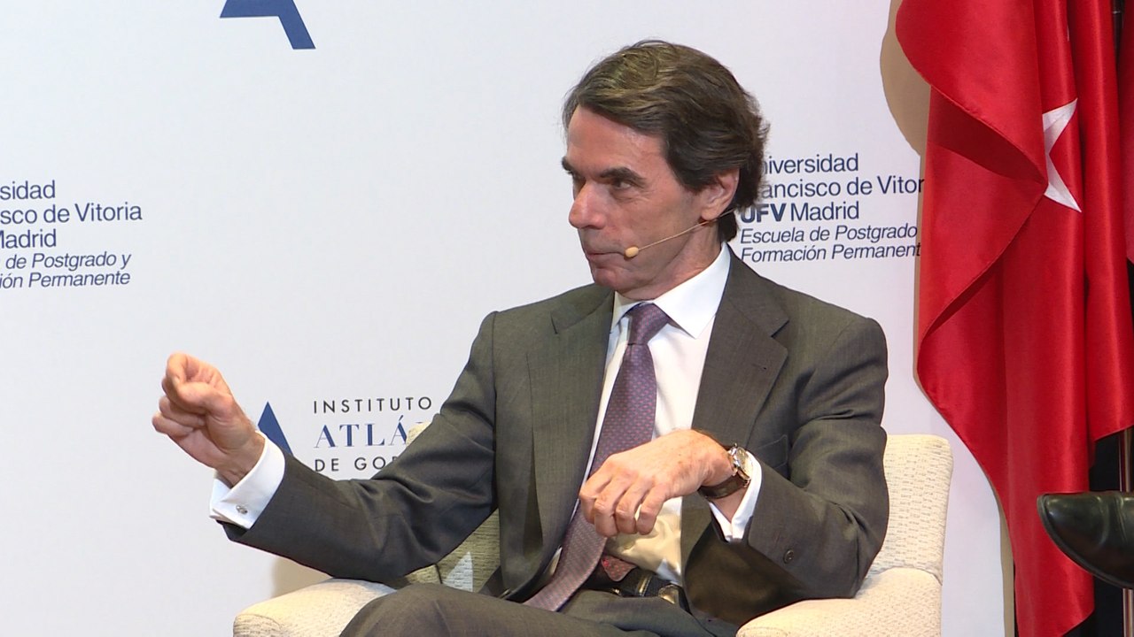 Aznar a Casado: "Debe confrontar con el Gobierno como si Vox no existiera"