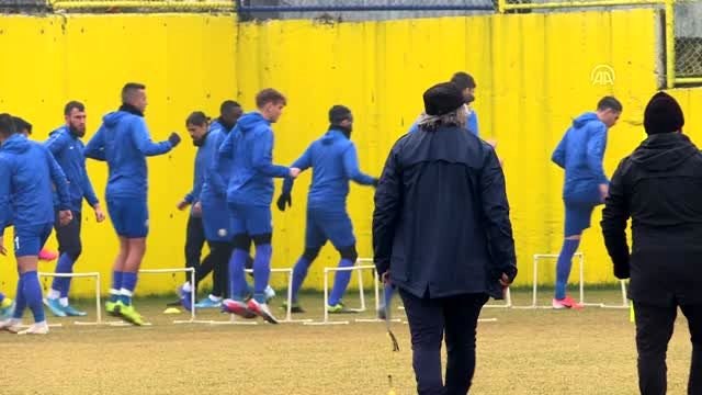 MKE Ankaragücü, Mustafa Reşit Akçay yönetiminde ilk antrenmanını yaptı