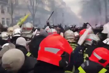 Polis ile itfayeciler çatıştı