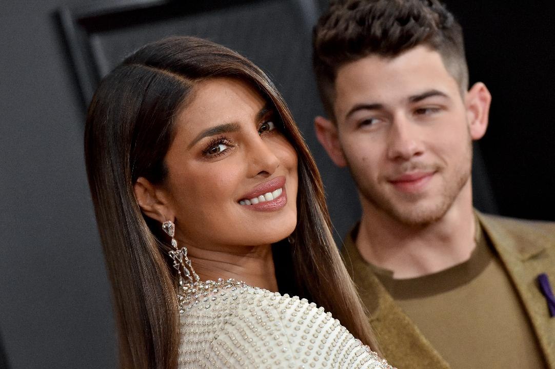 You Almost Missed the Sweetest Moment Between Priyanka Chopra and Nick Jonas at the Grammys