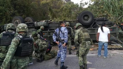 Vuelca camión de Guardia Nacional en Oaxaca