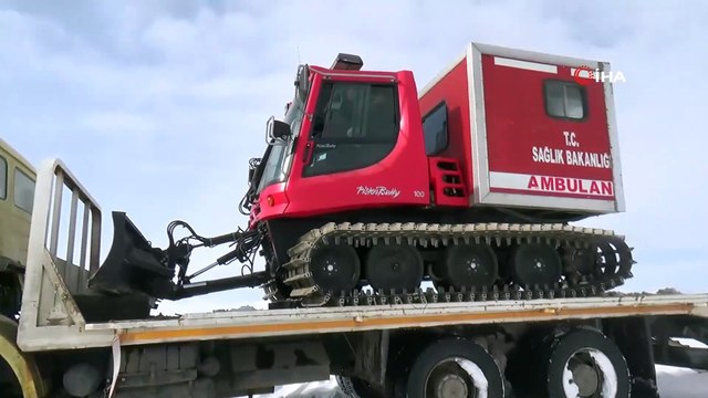 Ağrı’da kar köy yollarını kapadı, hastalar için 112 acil ekipleri seferber oldu
