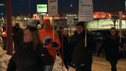 Manifestation contre le projet de loi 40 à Rivière-du-Loup