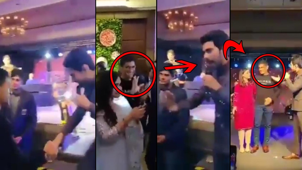 #WatchVideo : MS Dhoni Hilariously Runs Away From Stage After Singer Invites Him To Sing !