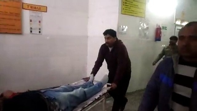 इटावा में दबंगों ने बाइक सवार को मारी गोली, युवक की हालत गंभीर