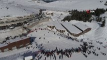 Çambaşı Kayak Merkezi kayakseverlerle dolup taşıyor