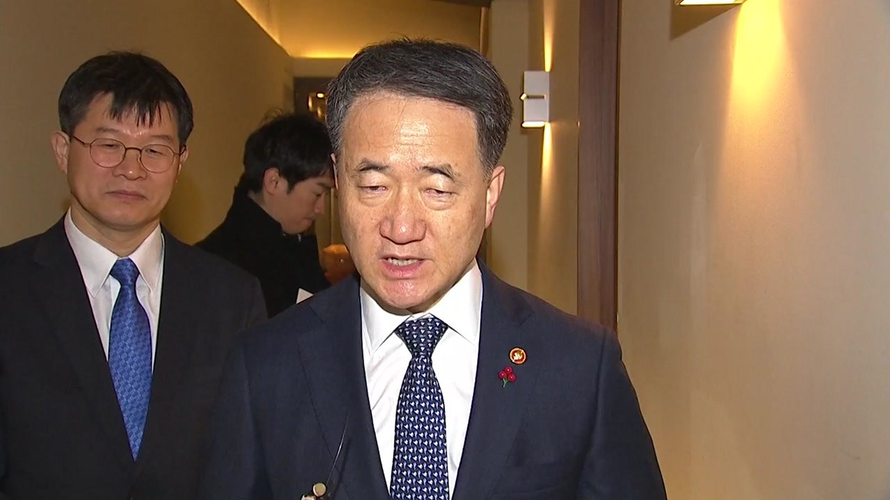 [단독] 복지부 장관 "우한 교민 유증상자도 전세기로 데려온다" / YTN