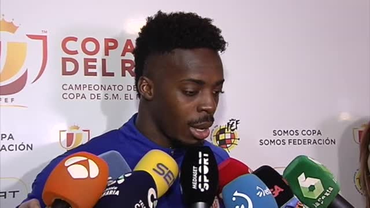 Iñaki Williams, muy emocionado con el apoyo de la grada en Tenerife