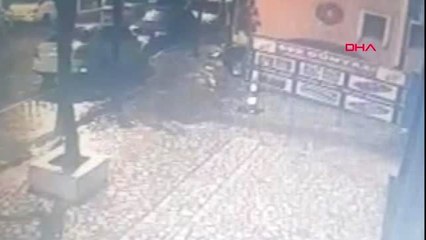 Küçükçekmece'de kuyumcuya bitişikteki dükkandan giren hırsızlar kamerada