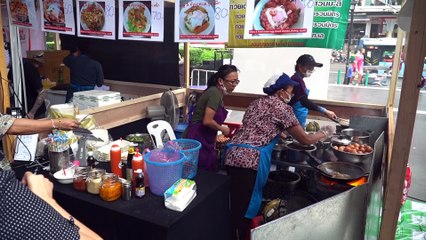Stir Fried Rice Noodle with Chicken | Thailand Street Food
