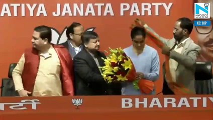 Badminton ace Saina Nehwal joins BJP