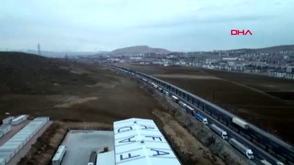 Elazığ kente gelen yardım konvoyları uzun kuyruk oluşturdu