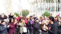 Concentración de apoyo a Pamela Palenciano a las puertas de la Asamblea de Madrid