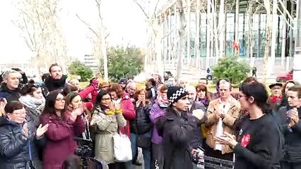 Concentración de apoyo a Pamela Palenciano a las puertas de la Asamblea de Madrid