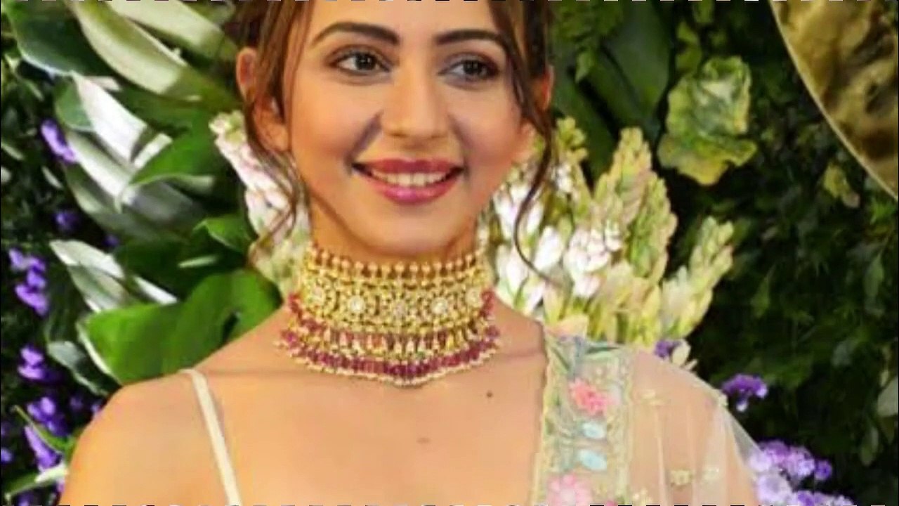 अपनी डेब्यू फिल्म में किसिंग सीन कर चुकी है ये 10(720P_HD)