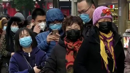 Largas colas en China para comprar mascarillas