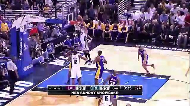 Kobe Bryant doesn_t flinch when Matt Barnes fakes
