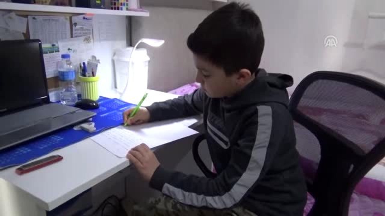 Amcasından kalan mızıkayı Elazığ'daki depremzede çocuklara gönderdi