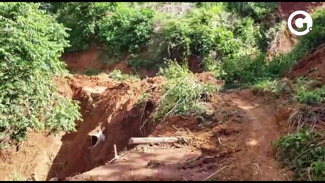 Deslizamento de terra deixa estrada bloqueada para veículos em distrito de Iúna